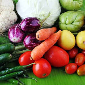photodune-2903164-colorful-organic-vegetables-from-farm-on-display-l.jpg